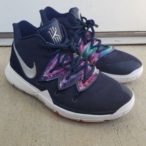 Kyrie 5 Galaxy Boys Basketball Shoe